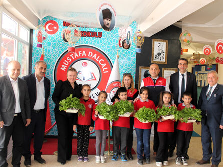 "Mucize görmek istersen bir tohum ek"