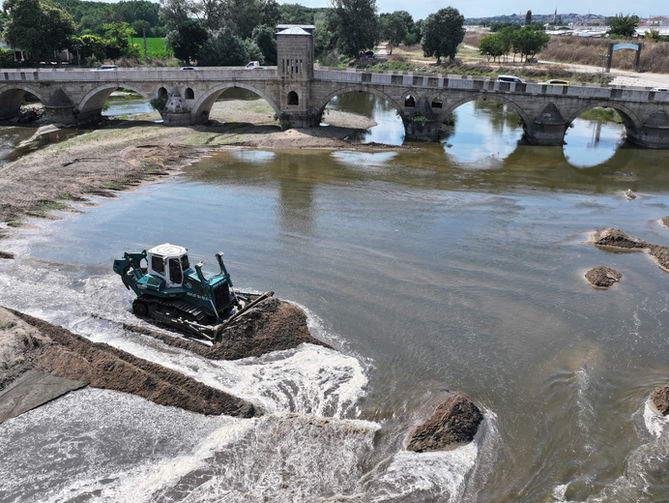 Tunca Nehri'nde su akışı hızlandı