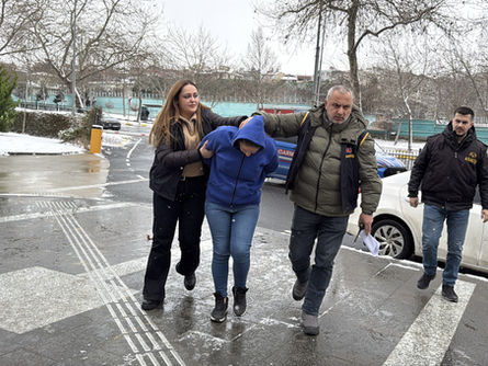 Önce bıçaklayıp sonra yakmış!