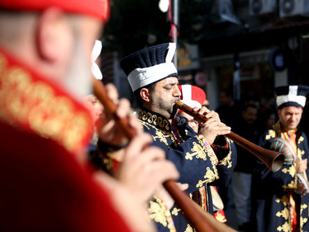 Mehterle kandil simidi dağıtıldı