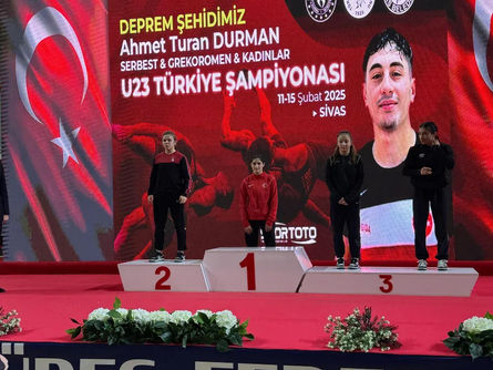 Nil göğüsleri kabarttı