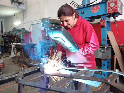 Çırak bulamayan eşinin en büyük destekçisi oldu