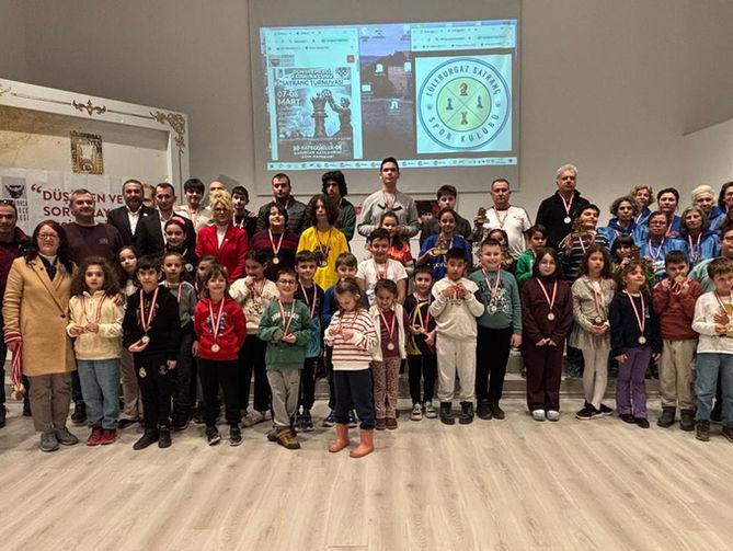 8 Mart’ta hamleler yarıştı