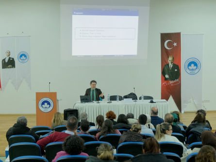 Üniversiteside konferans düzenlendi