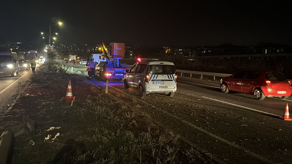 Otomobil direklere çarptı: Sürücü ağır yaralı!