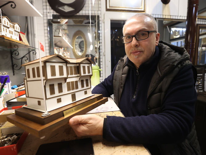 Geçmişi maketlerle yaşatıyor