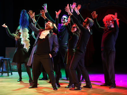 "Öylesine Bir Dinleti" sahnelendi