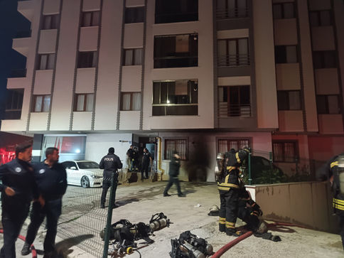 Apartman otoparkında yangın!