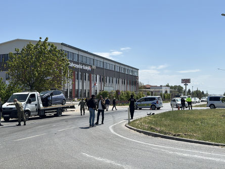 Askeri araçla otomobil çarpıştı