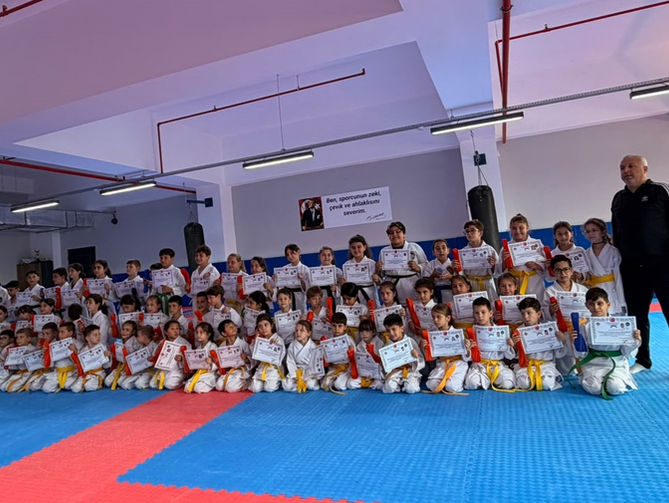 115 sporcu kuşak atladı
