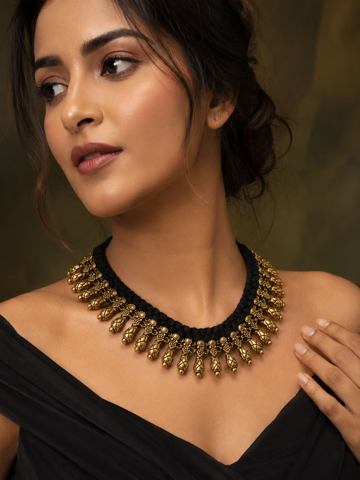 Athizay Oxidised Women Golden Handcrafted Black Thread Necklace