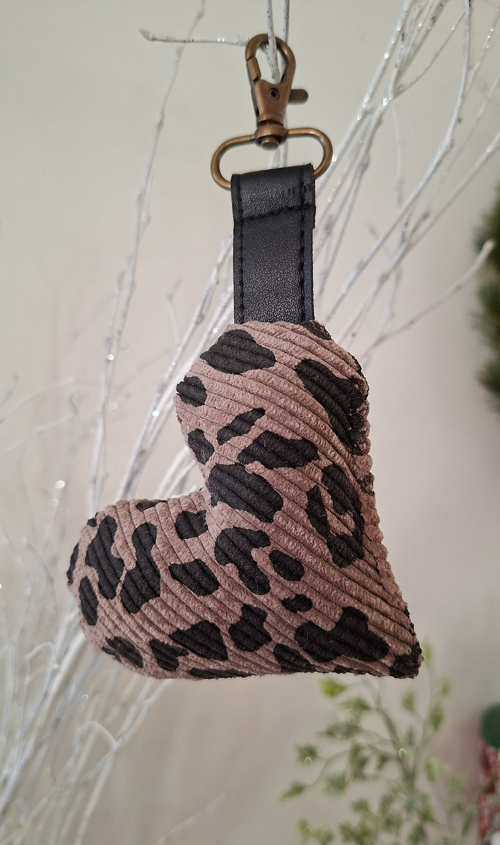 PORTE CLES COEUR - Léopard velours fond gris