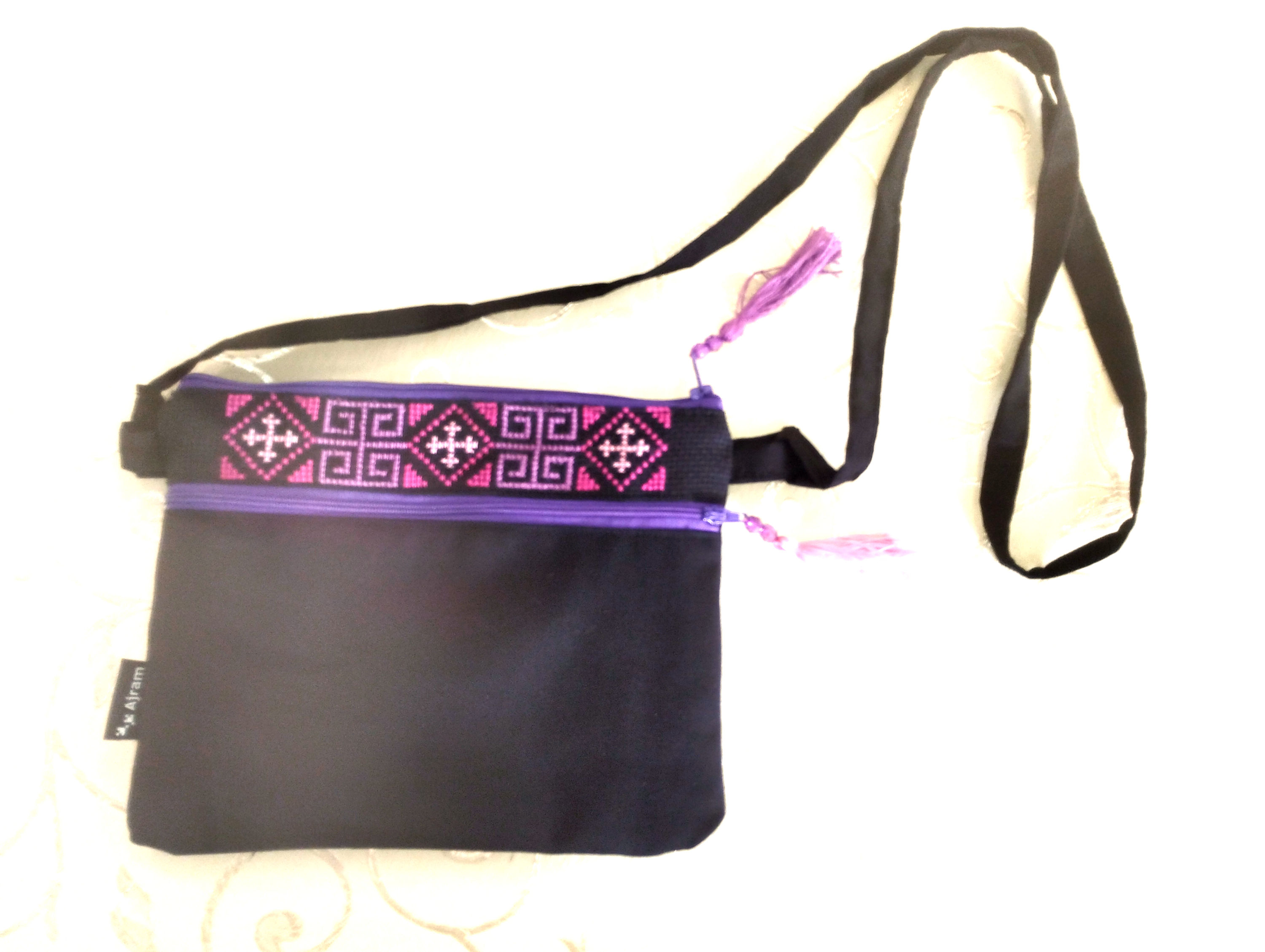 תיק קלאץ' שני רוכסנים-רקמה עליונה