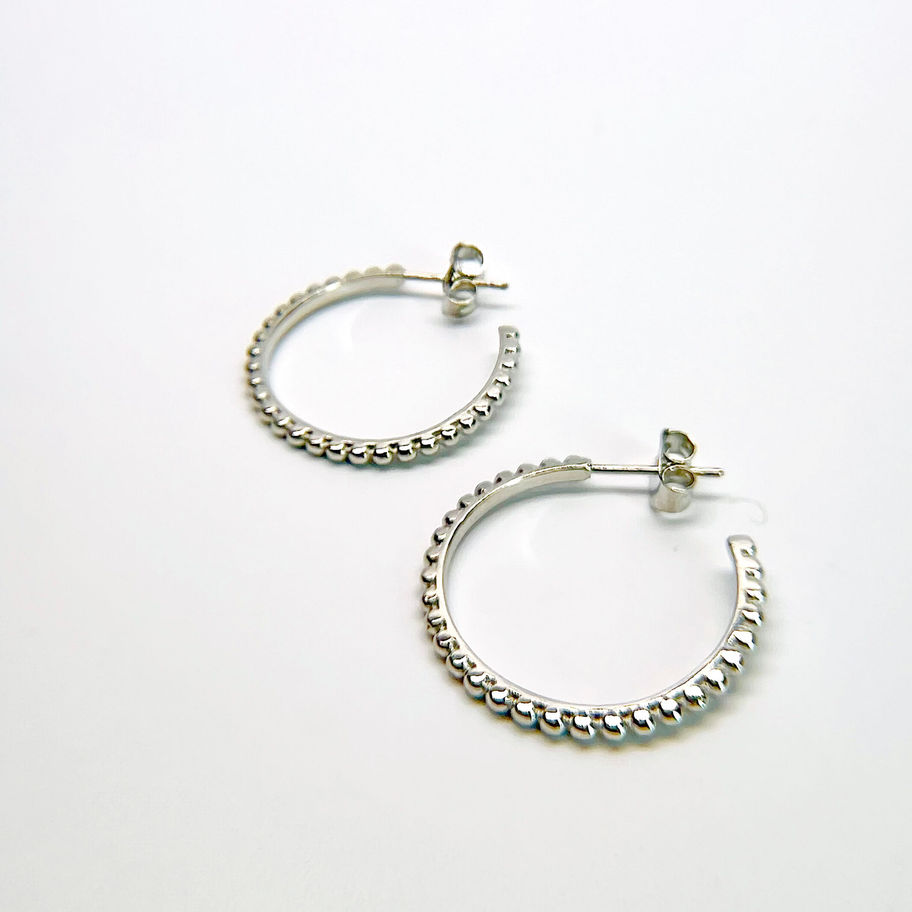 Orecchini Artigianali Etnici Bindi Hoops Oro Bianco vista frontale