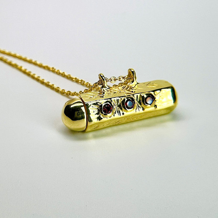 Collana Artigianale Etnica Mantra Taweez Granati vista laterale