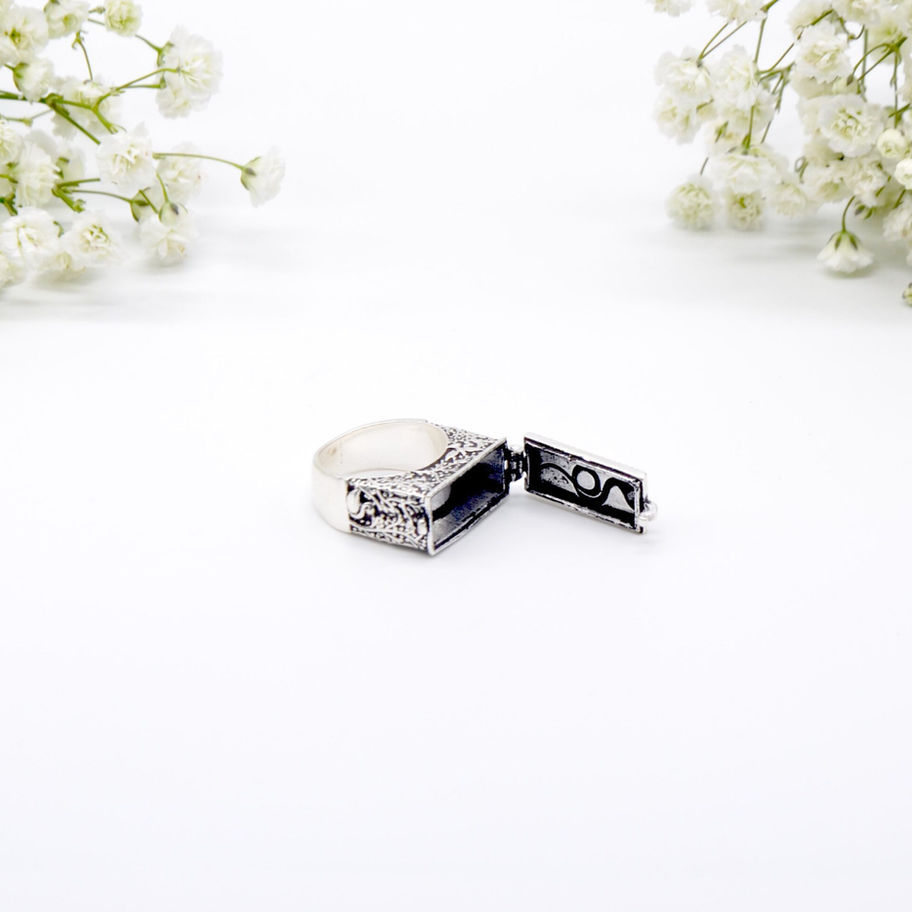 Anello Artigianale Etnico Ghazipur Simil Argento vista laterale