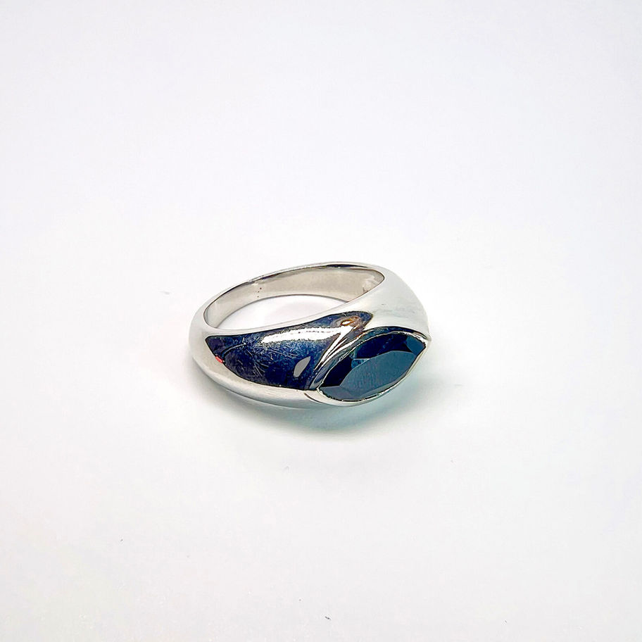 Anello Artigianale Etnico Dwarka Onice Nera Oro Bianco foto dall'alto