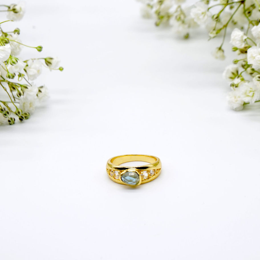 Anello Artigianale Etnico BodhGaya Oro Iolite Hydro Zirconi vista dall'alto