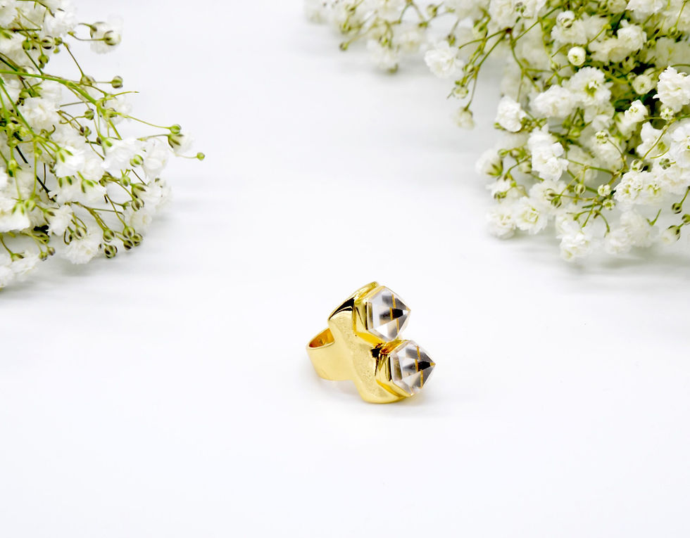 Anello Artigianale Lanzarote Oro 24k Quarzo Bianco vista laterale