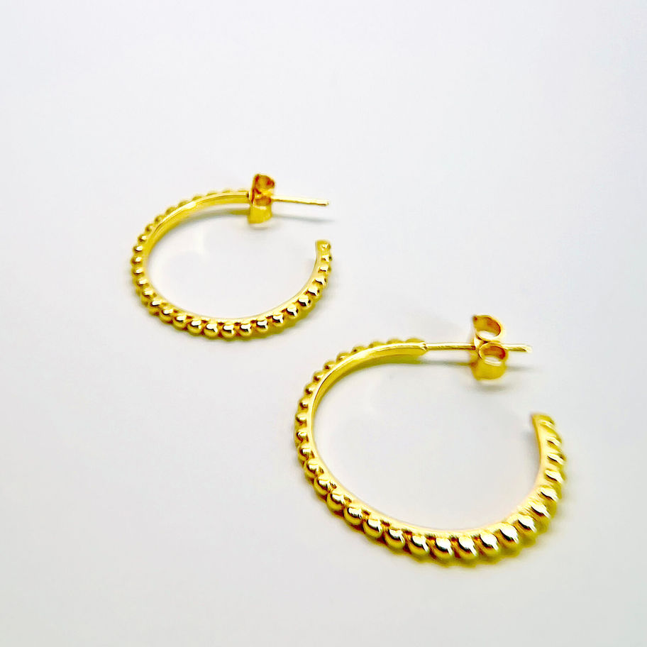 Orecchini Artigianali Etnici Bindi Hoops Oro Giallo vista dall'alto