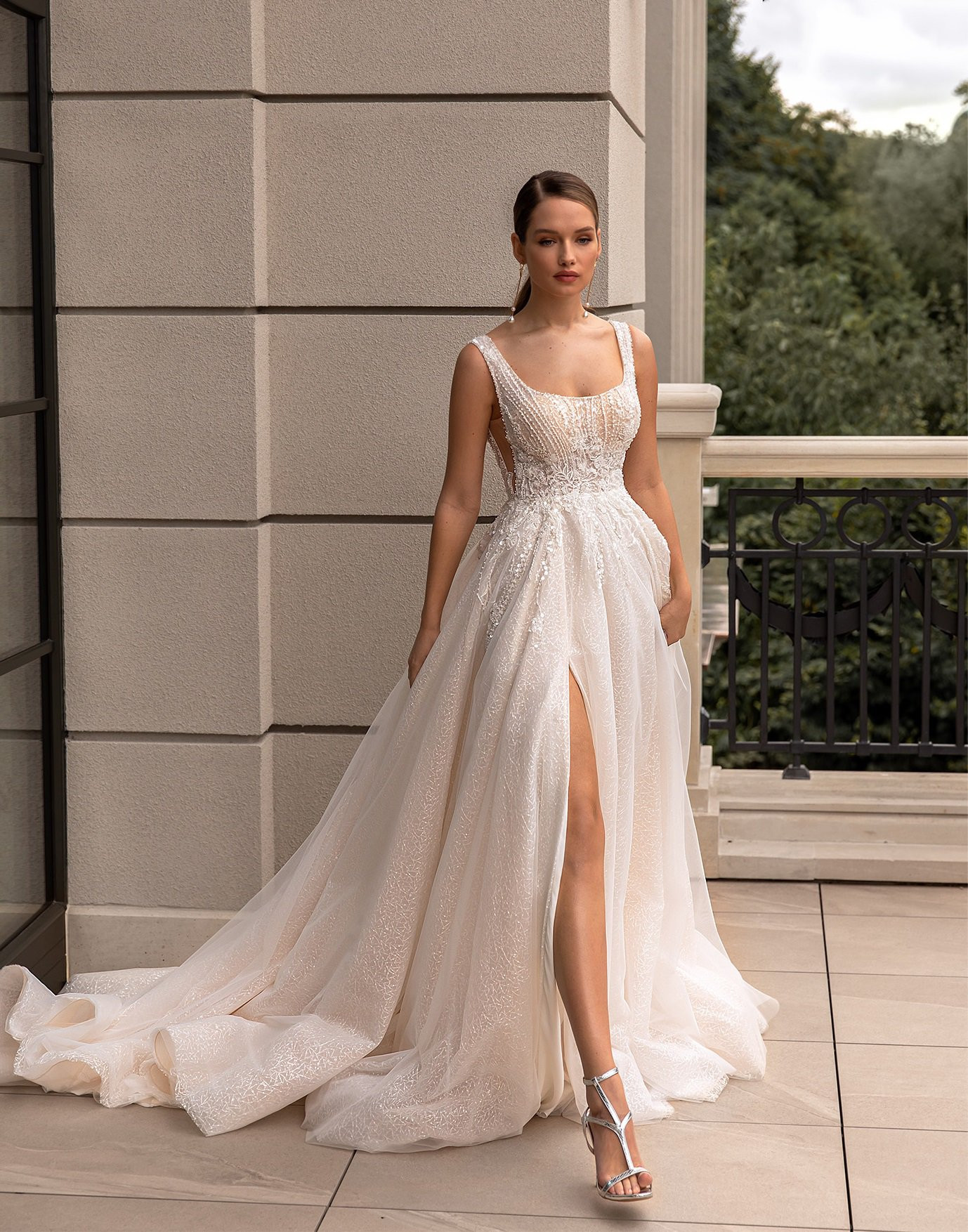 Sleeveless square neckline embroidered wedding dress, tulle skirt with split, be