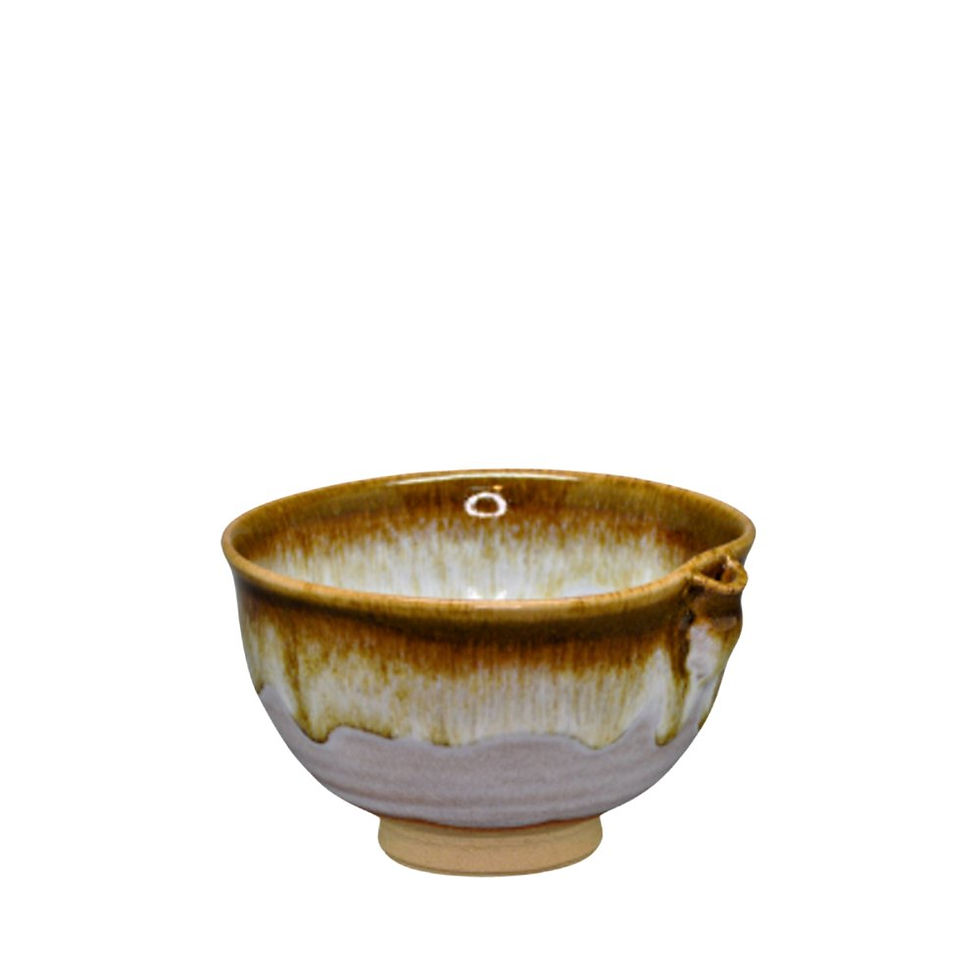 朝鮮唐津 片口 茶碗は、注口を持つ独特の形状に唐津釉が流れる、中村与平による一碗です。