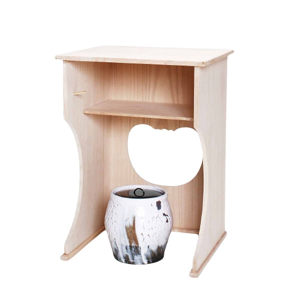 小林幸斎作の抱清棚は、吸江斎好みを写した組立式で、持ち運びにも配慮された設計です。