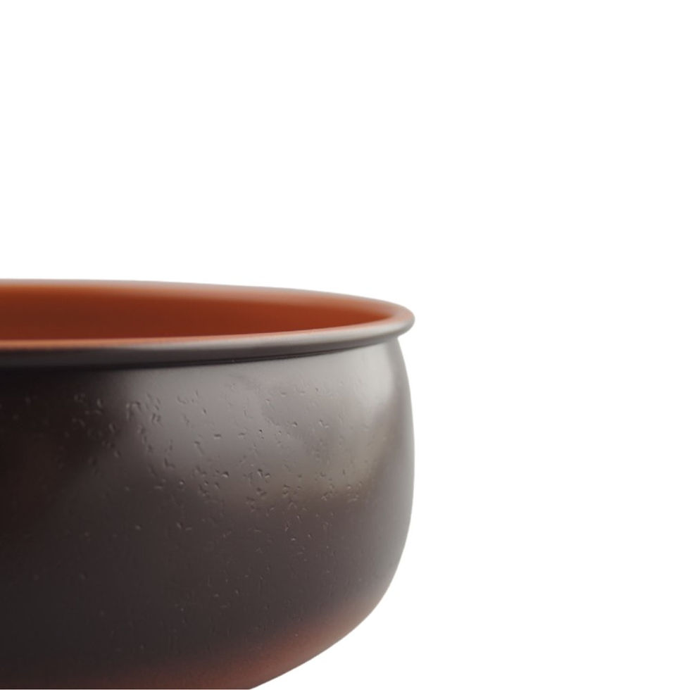 サムネイル： 茶巾洗い用のたらいは、洗浄に適した深さと素材感で、水屋作業を快適にサポートします。