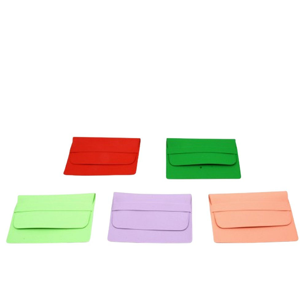 小茶巾入(緑)は、落ち着いた緑色が和の空間に自然に馴染む、実用的な布製入れ物です。