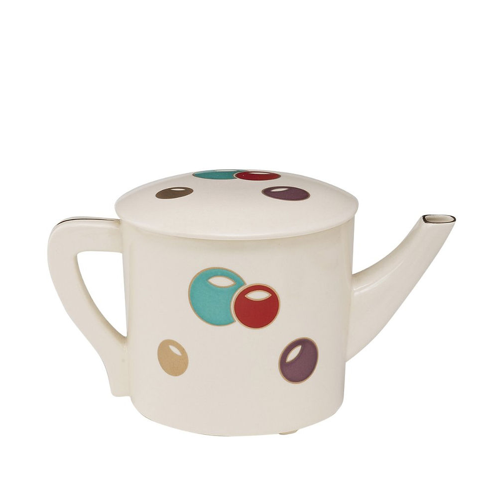 片口水注「壷々」は、柔らかなフォルムに壷々文様を配した、穏やかな雰囲気をもつ片口水注です。