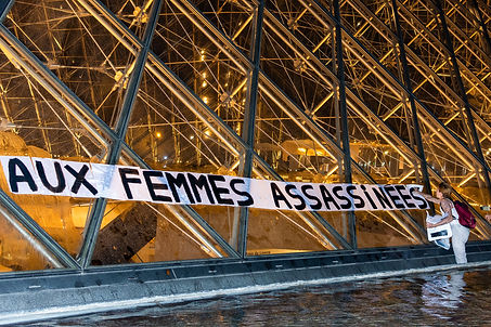 Collages contre les féminicides, Photo Pauline Makoveitchoux, Photographe Féministe, Collages féministes, Paris, France, Feminist photographer, Archives féministes. Ni una menos, Metoo