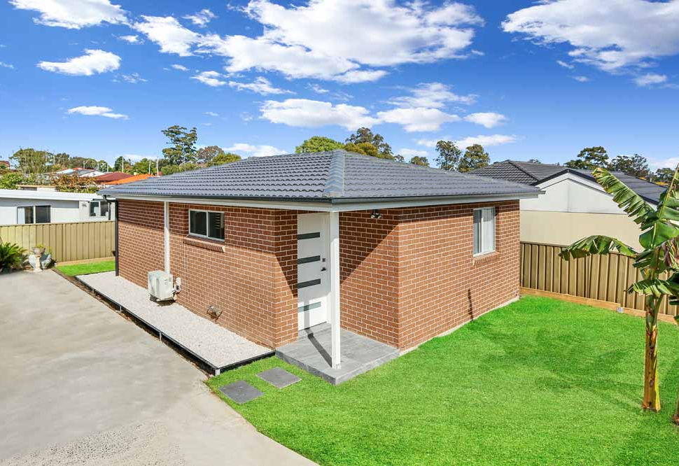 Granny falt in Doonside