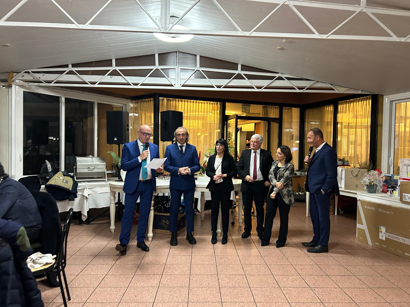 Buone feste da Distretto 33