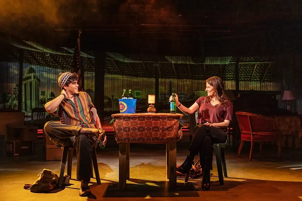 Mia Barron (Dina) and Abubakr Ali (Boubs) w Dakar 2000. Zdjęcia Matthew Murphy