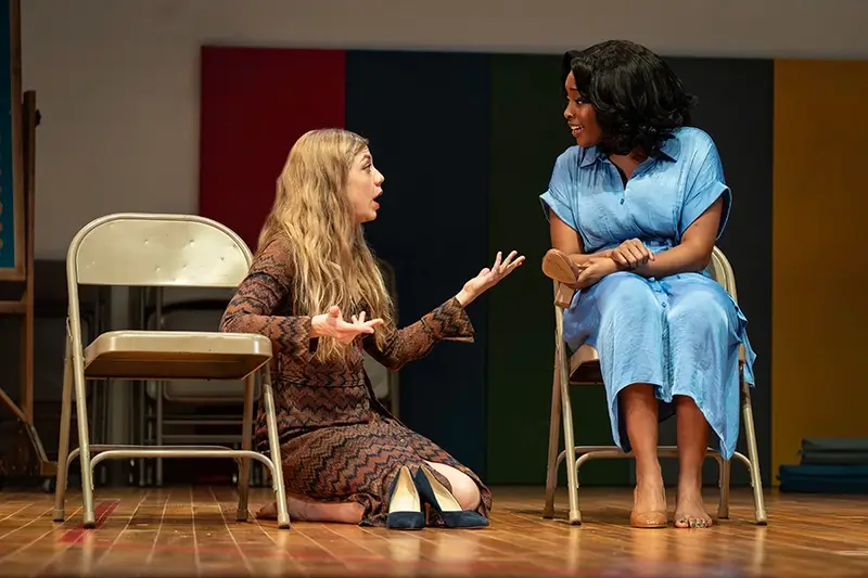 Bess Wohl Liberation - Susannah Flood (Lizzie) i Kayla Davion (Joanna). Zdjęcia Joan Marcus