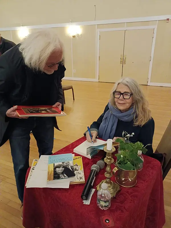 Book Club Polskiego Instytutu Teatralnego i Przytulisko Literackie - Literackie spotkanie z Ewą Zadrzyńską-Głowacką i jej ksiażką Arka. Głowaccy na Manhattanie