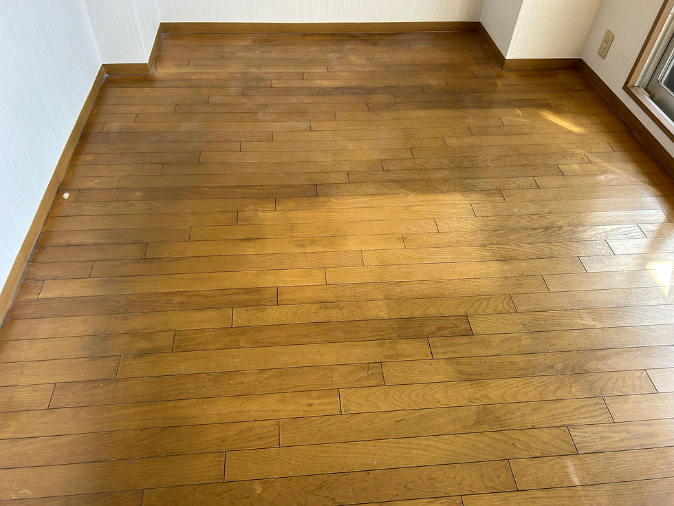 【施工前】ワックス剥離洗浄前のフローリング