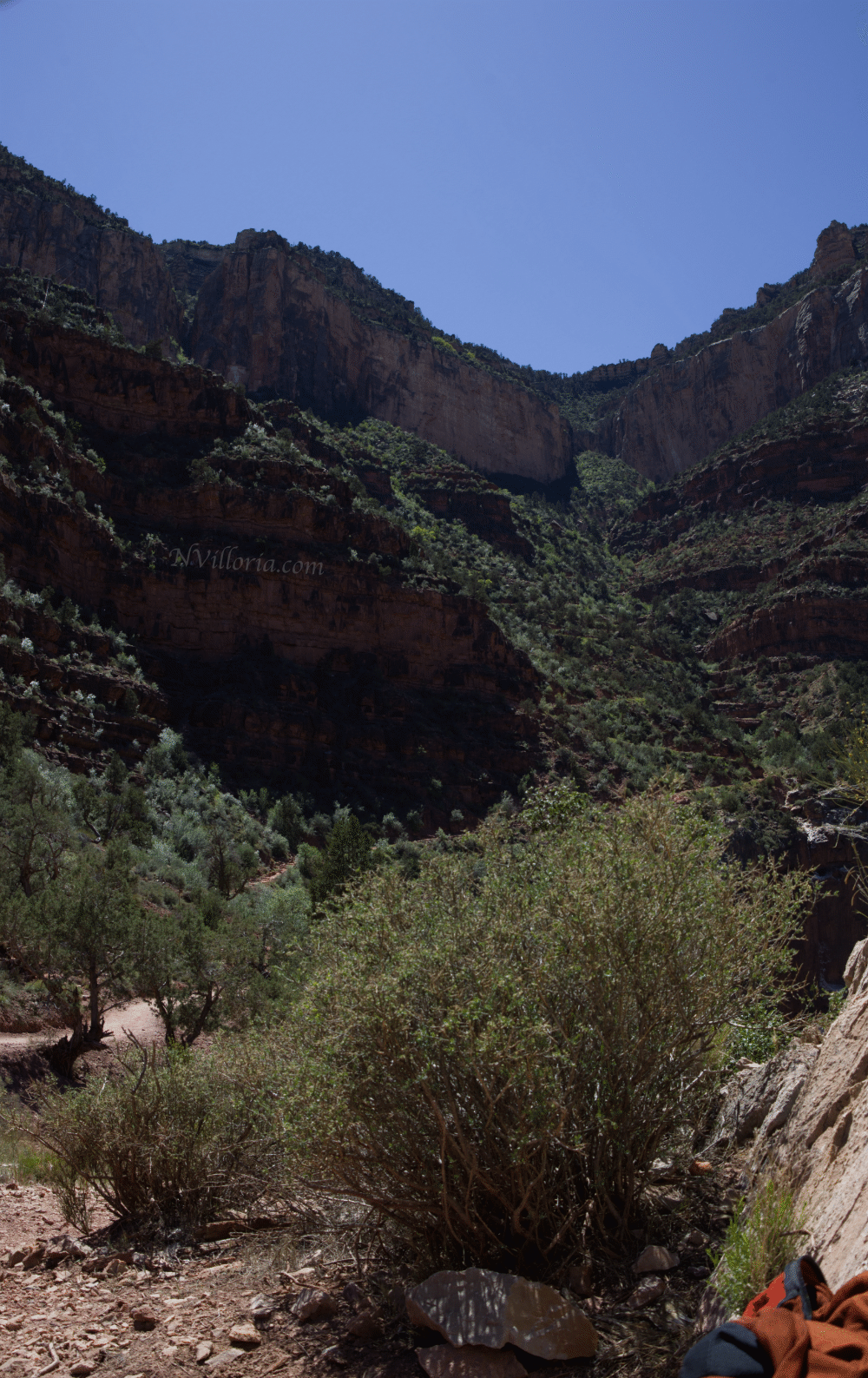 views from the Bright Angel Trail to 3-mile resthouse - via NVilloria.com