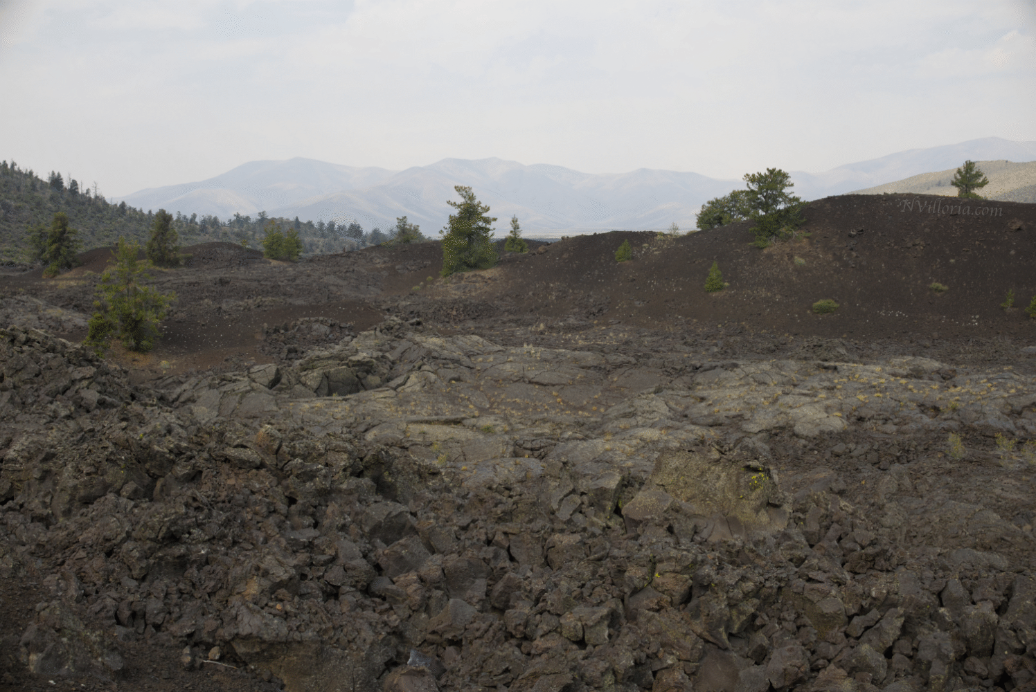 views from North Crater Trail at Craters of the Moon monument - via NVilloria.com