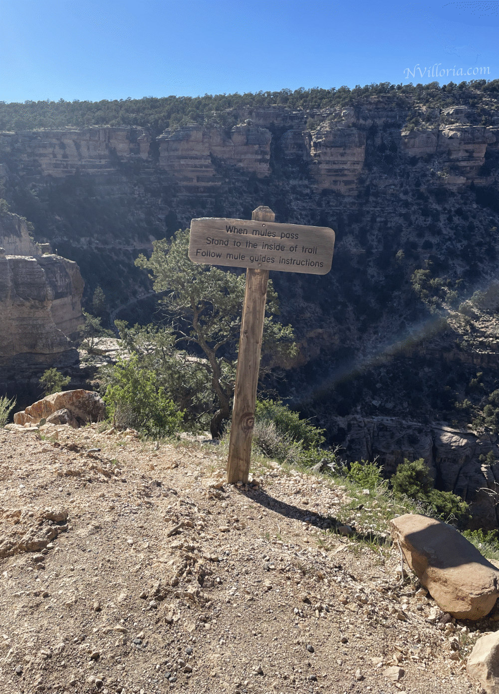 views from the Bright Angel Trail to 3-mile resthouse - via NVilloria.com