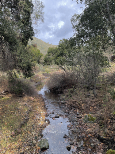 Views hiking at Pinnacles National Park - via NVilloria.com
