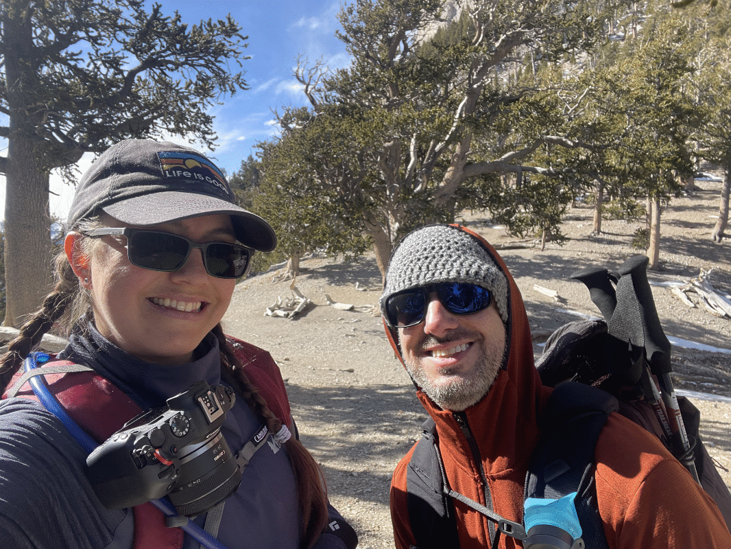 two people hiking - via NVilloria.com