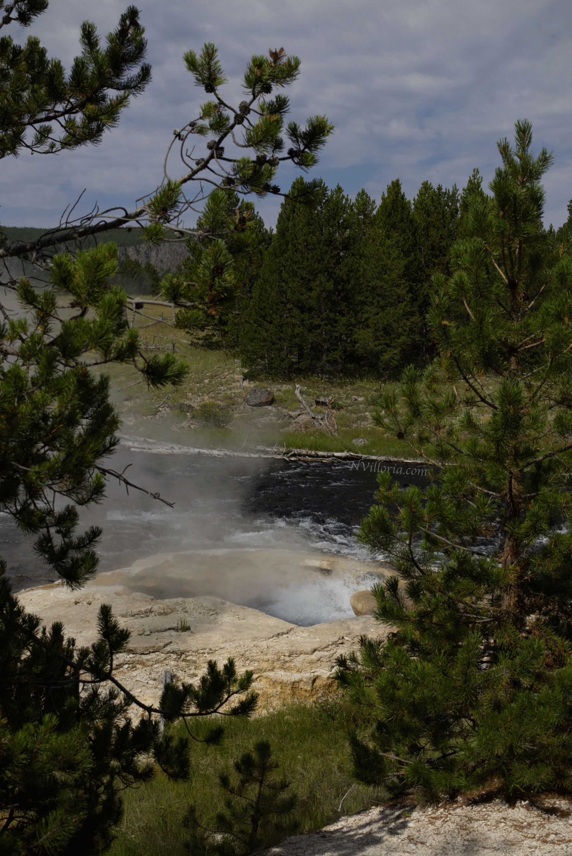 landscape views of steam vents and geysers at Yellowstone National Park - via NVilloria.com