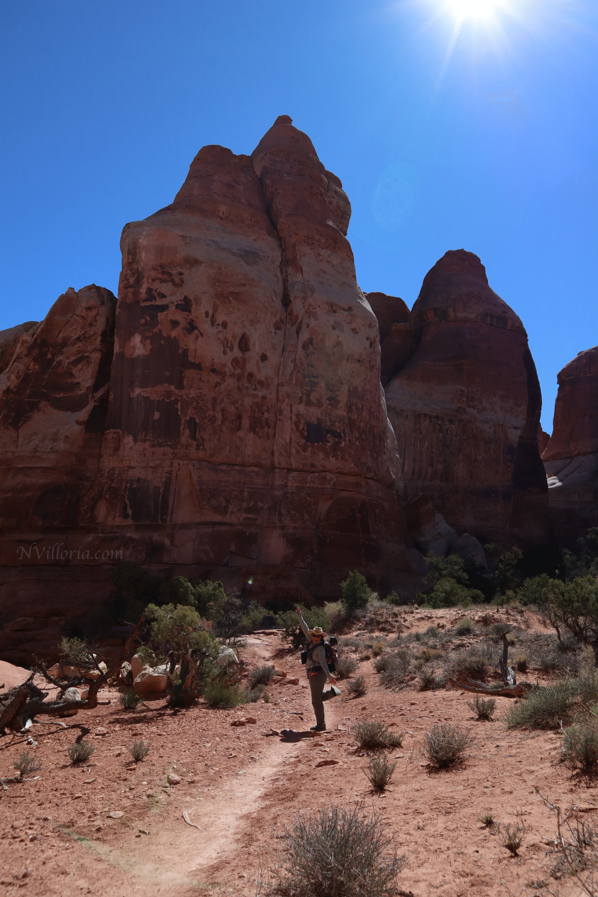 Trail views hiking the Needles District at Canyonlands National Park - via NVilloria.com