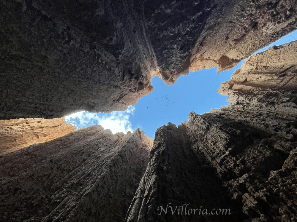 Looking up in Cathedral Gorge State Park - via NVilloria.com