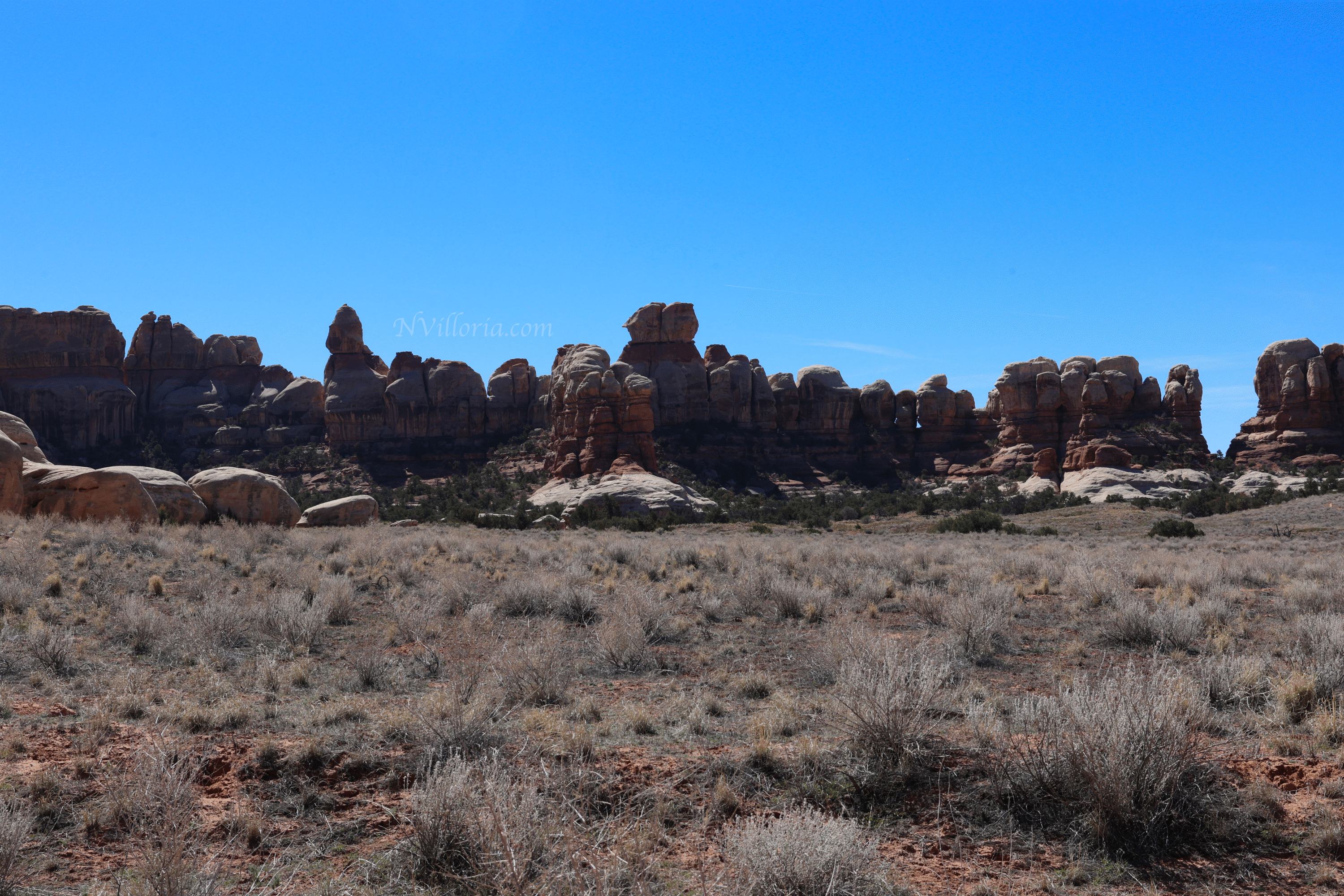 Trail views hiking the Needles District at Canyonlands National Park - via NVilloria.com
