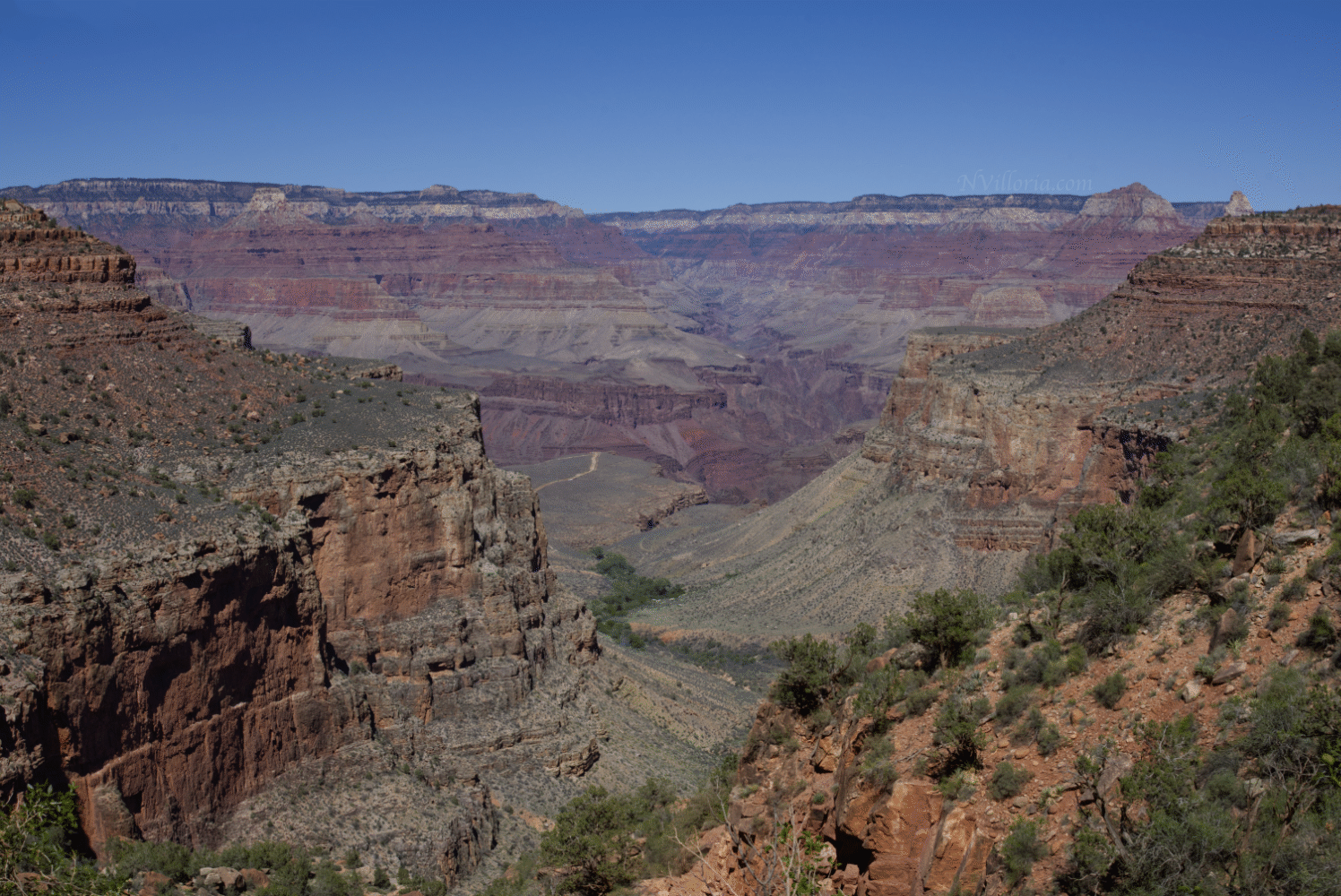 views from the Bright Angel Trail to 3-mile resthouse - via NVilloria.com