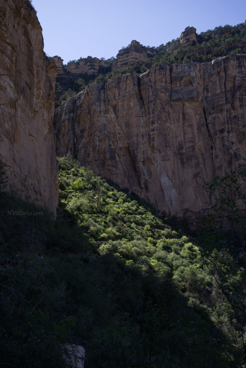 views from the Bright Angel Trail to 3-mile resthouse - via NVilloria.com