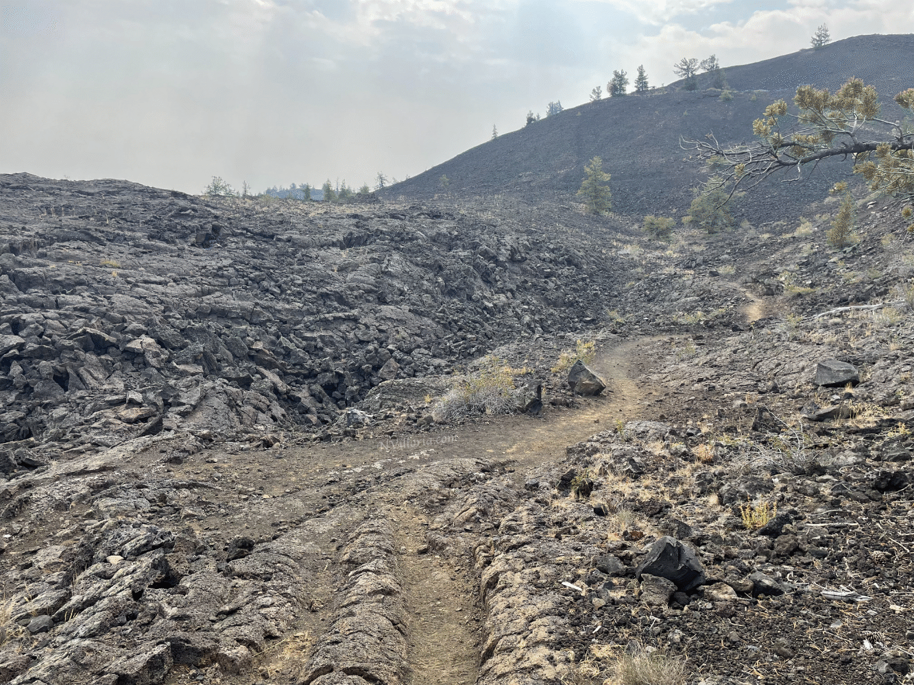 views from North Crater Trail at Craters of the Moon monument - via NVilloria.com