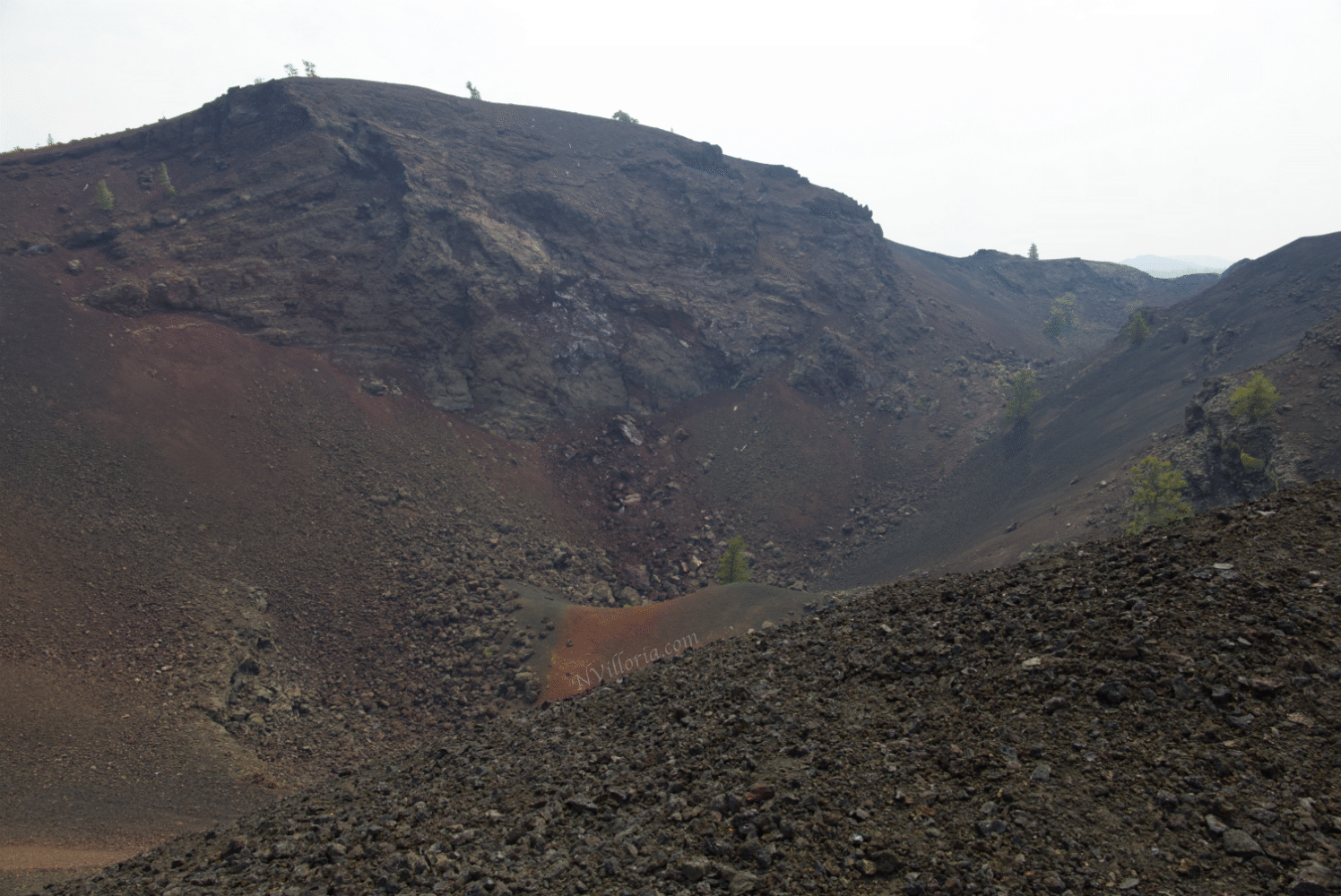 views from North Crater Trail at Craters of the Moon monument - via NVilloria.com